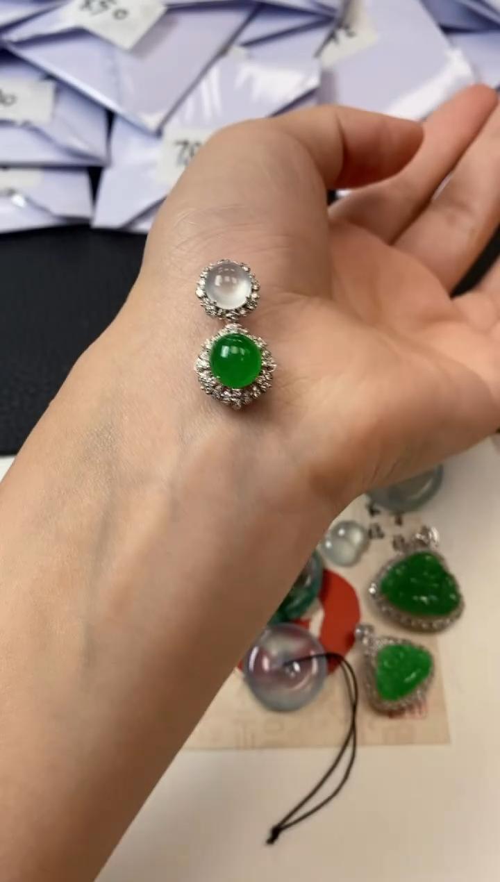 【闪购商品】翡翠吊坠(不含链)18K金镶嵌翡翠吊坠