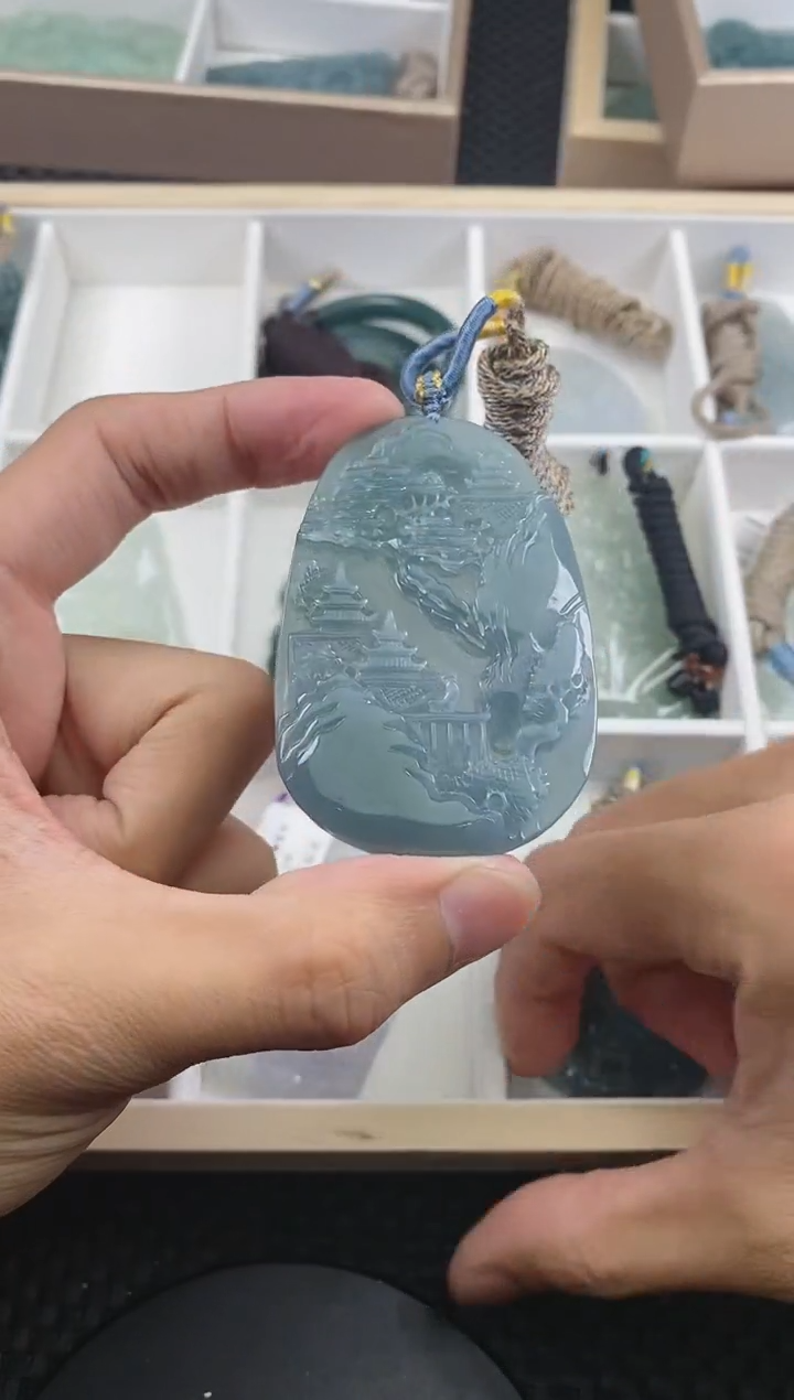翡翠未镶嵌颈饰 