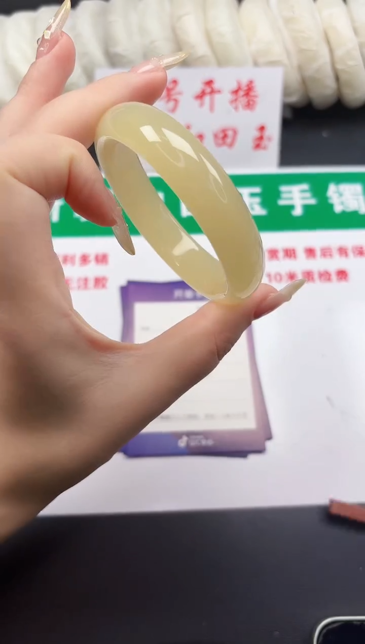 和田玉手镯未镶嵌63-6-58