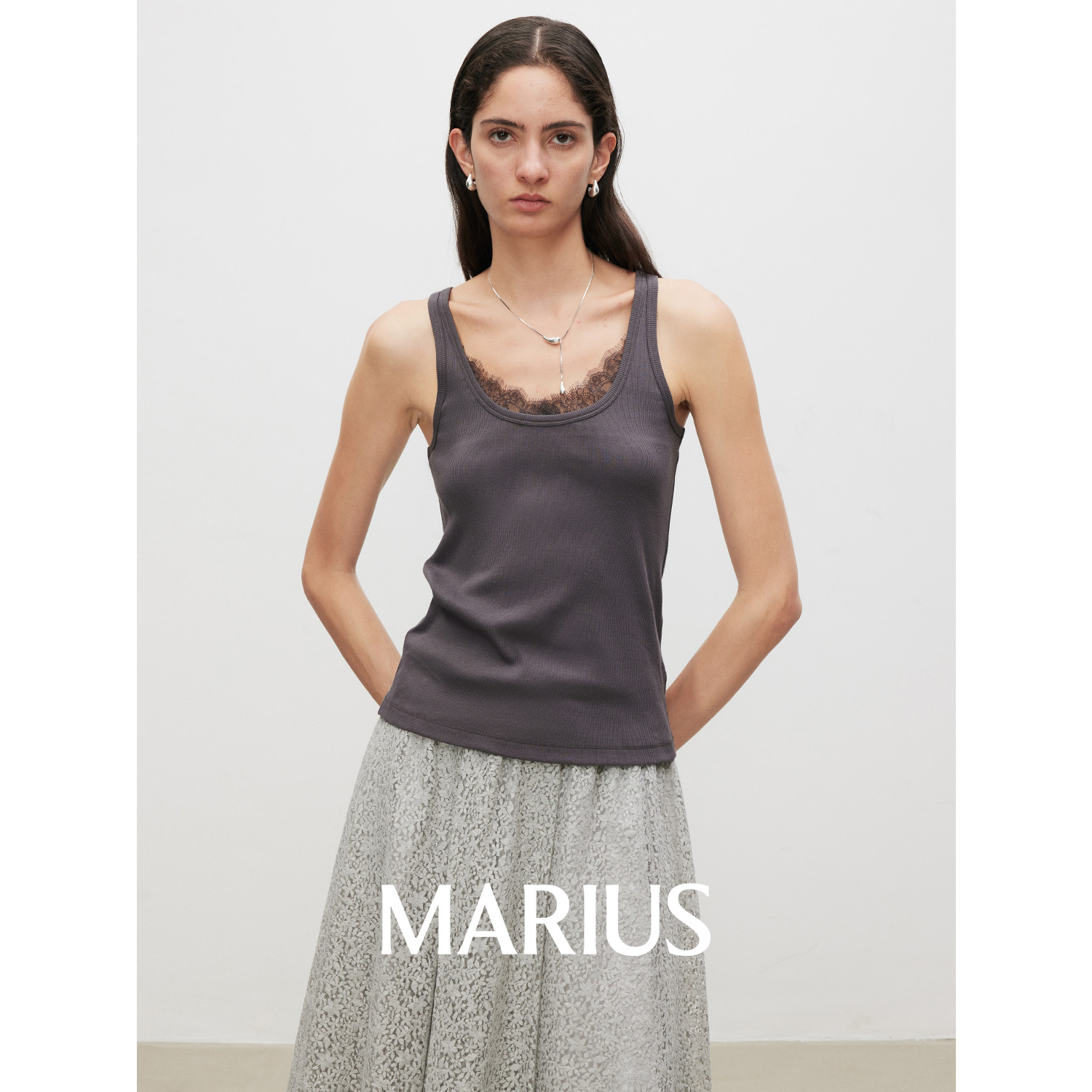 MARIUS睫毛背心打底舒适柔软亲肤透气大u领修身蕾丝拼接背心