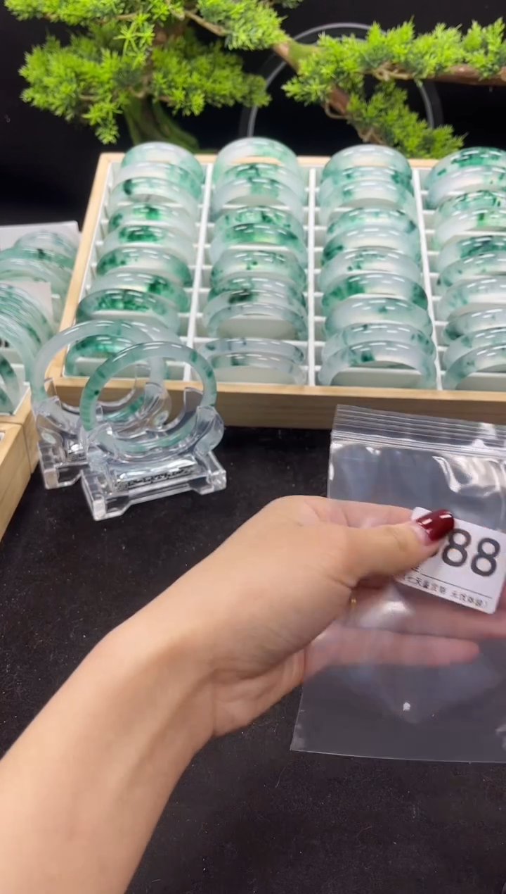 【闪购商品】石英岩玉手镯未镶嵌B88