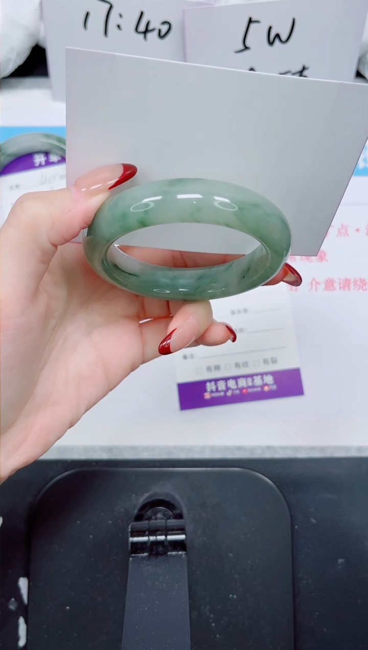 【闪购商品】石英质玉手镯未镶嵌403