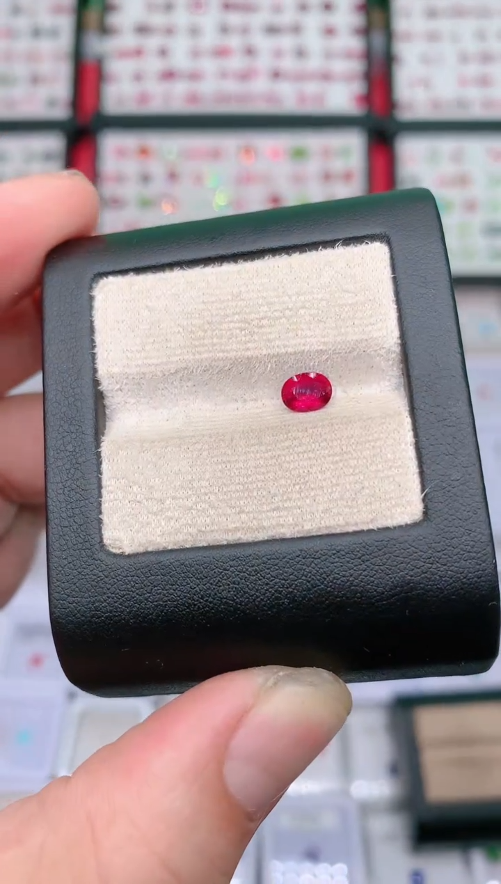 裸石未镶嵌碧玺0.6ct卢比来鸽血红