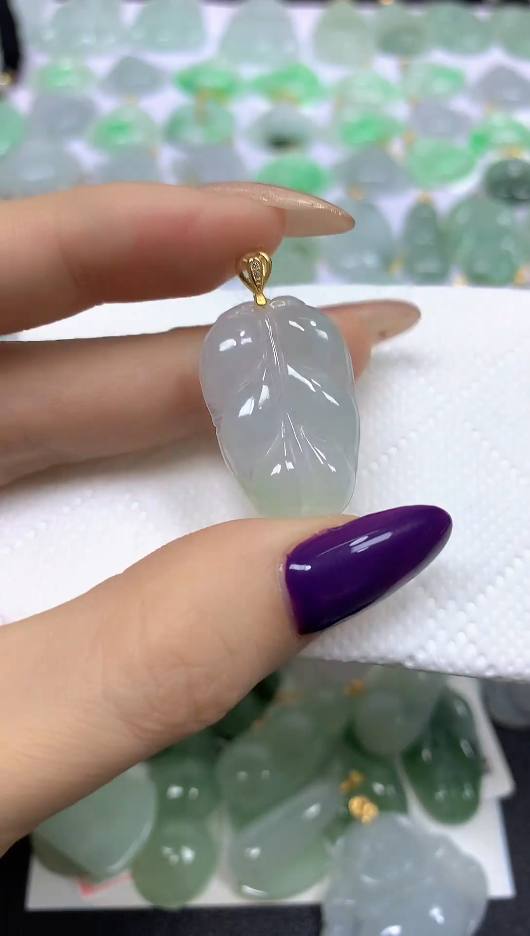 颈饰未镶嵌翡翠 