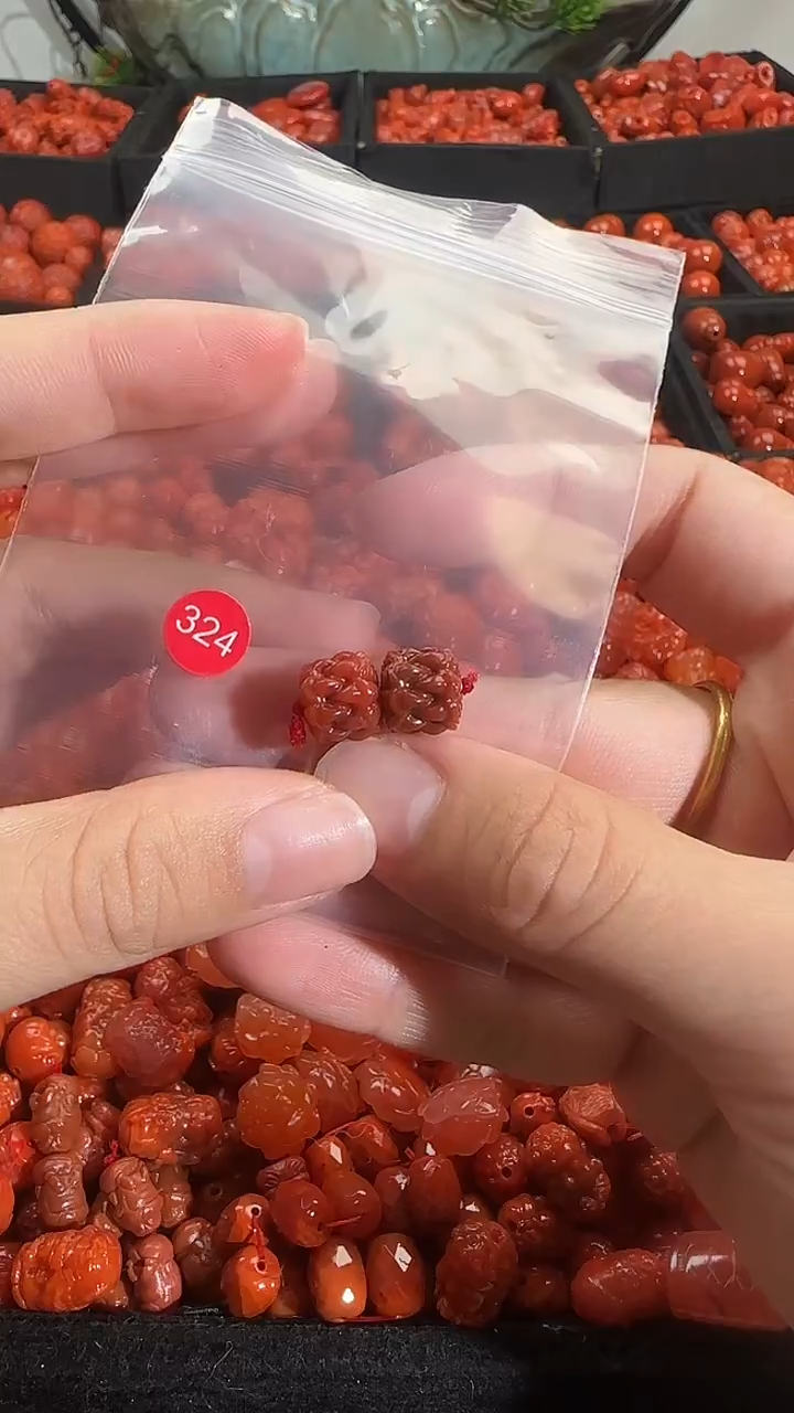 颈饰未镶嵌南红玛瑙1