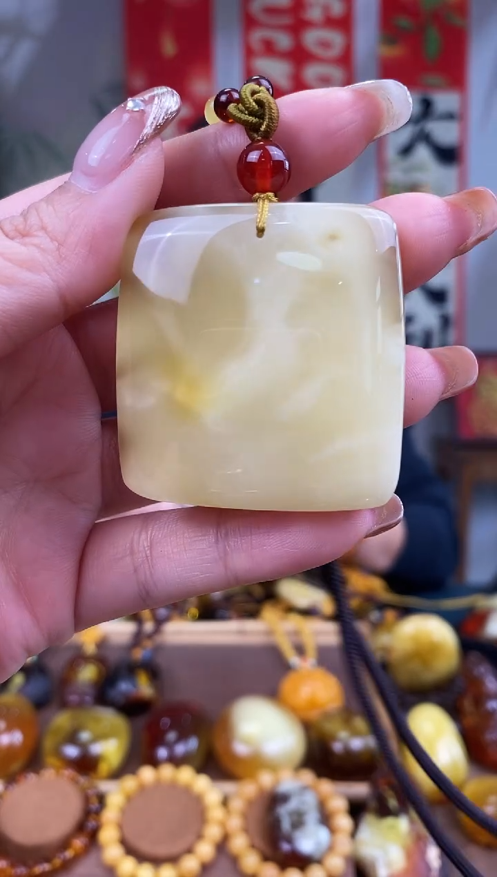 【闪购商品】琥珀裸石未镶嵌基地发货 一物一证 顺丰包邮