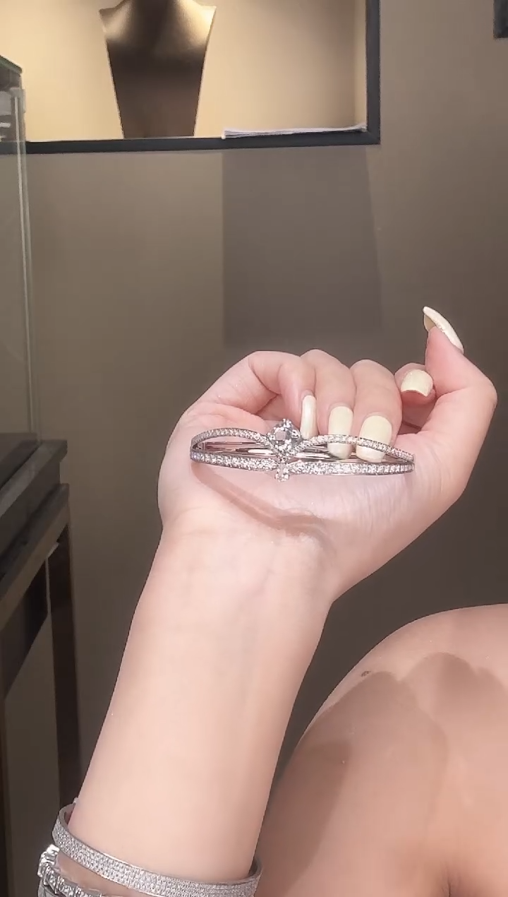 铂Pt950镶嵌手镯钻石皇冠手镯