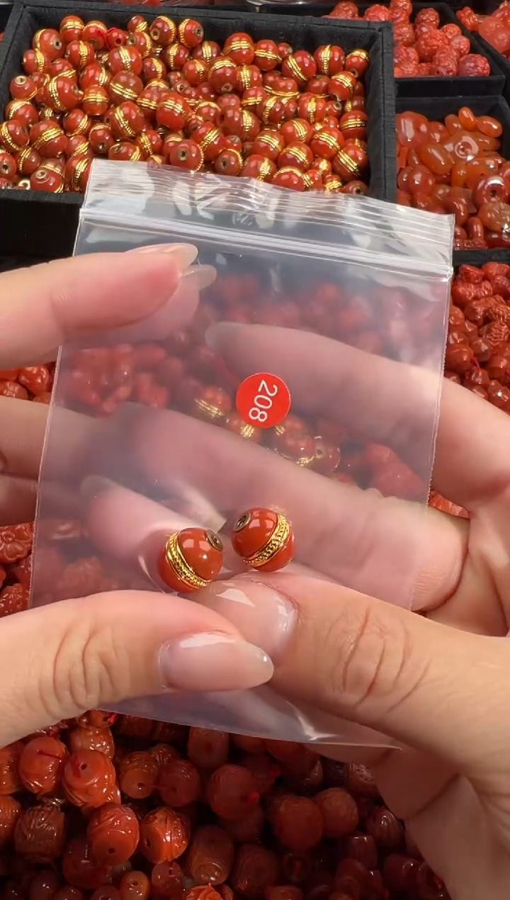 南红玛瑙未镶嵌颈饰1