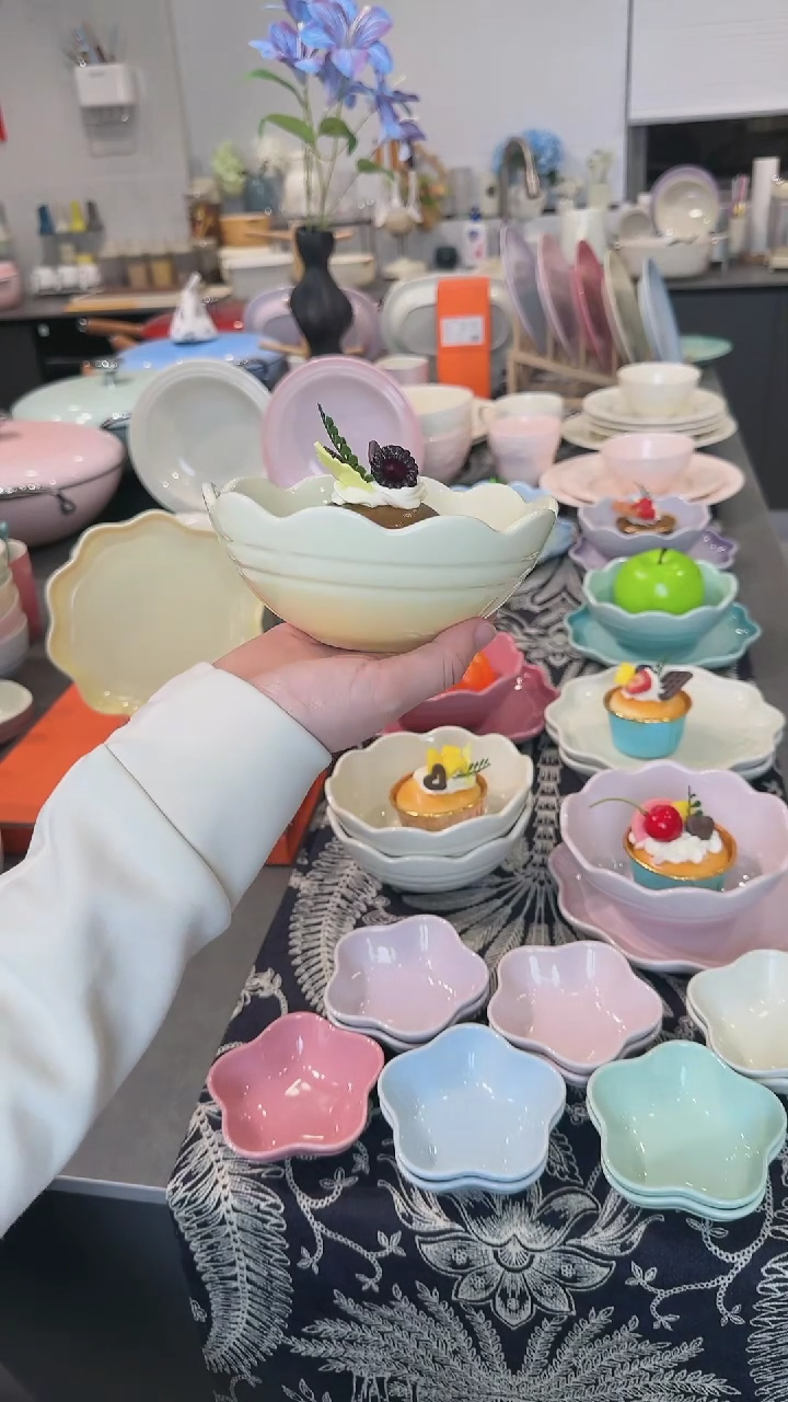 【闪购商品】瓷鹅绒黄炻彩花边碗14cm