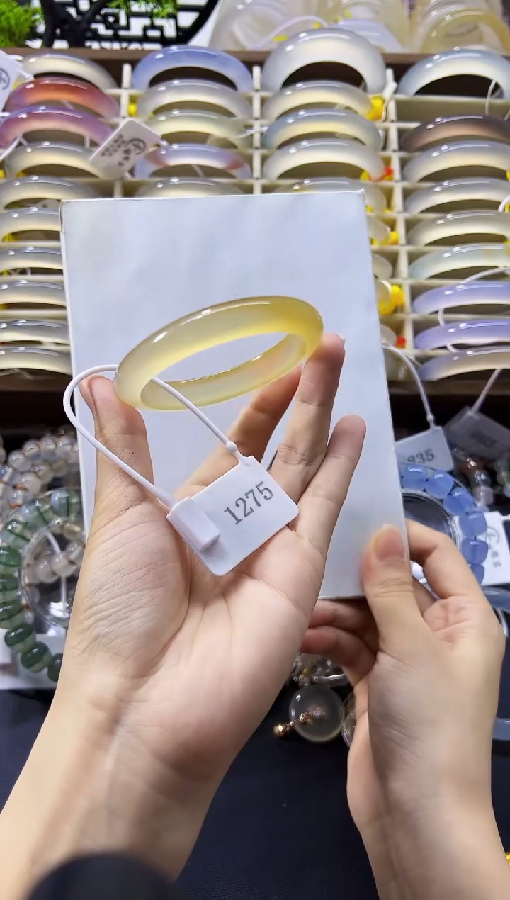 玛瑙/玉髓手镯未镶嵌55.7-11-7.8-1275