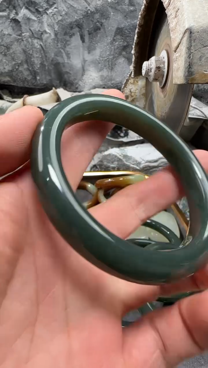 和田玉未镶嵌颈饰手镯