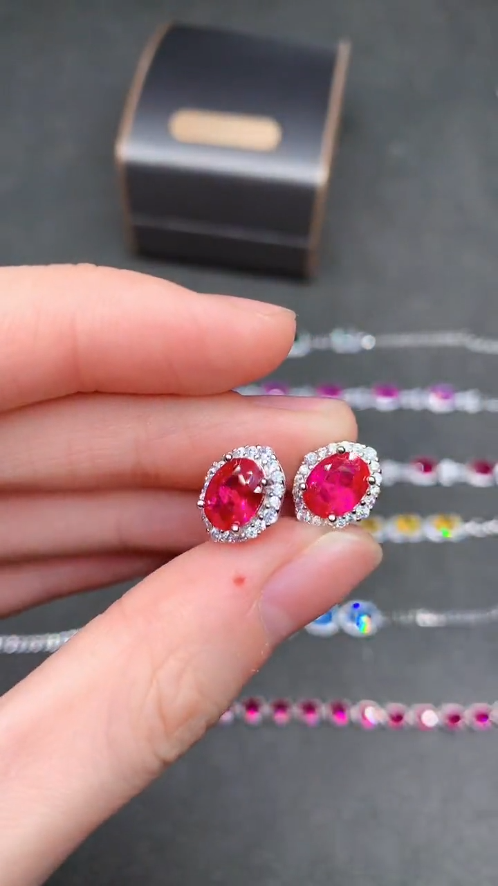 【闪购商品】红宝石耳饰银S925镶嵌.....
