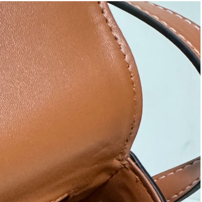 新款女包双拼棕花花-法棍包