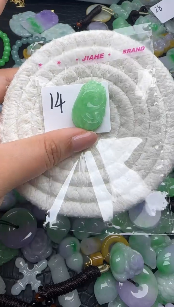 颈饰未镶嵌翡翠缅甸翡翠吊坠