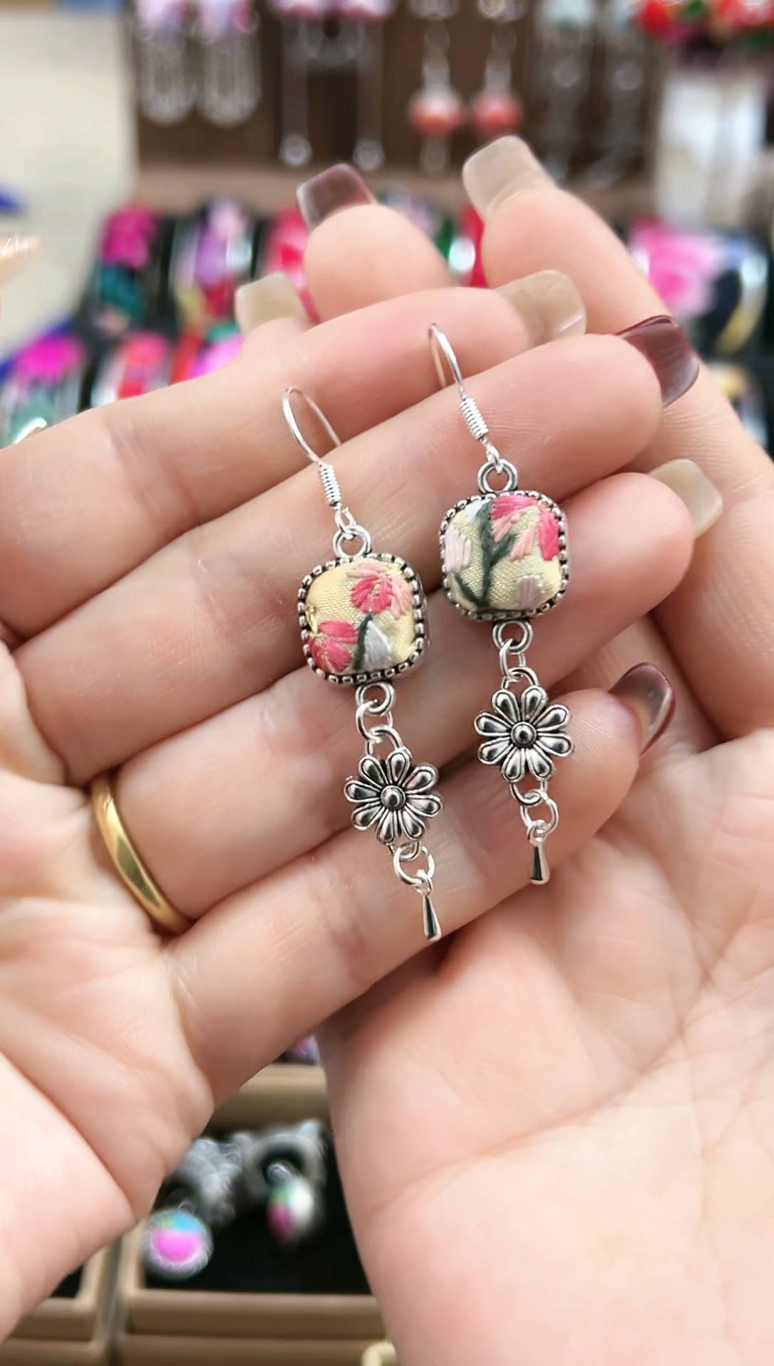 【闪购商品】织绣民族风老绣饰品251