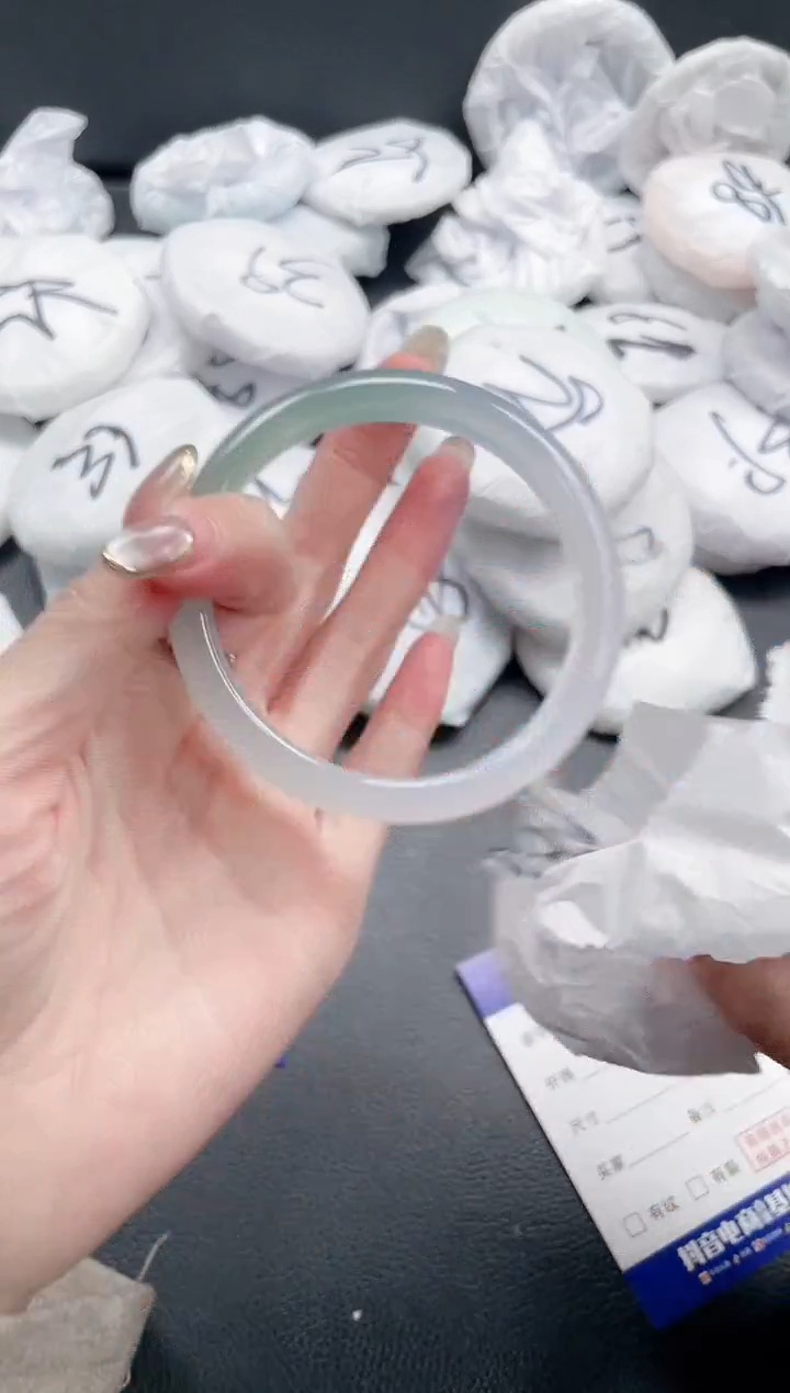 【闪购商品】石英质玉手镯未镶嵌04J211-60