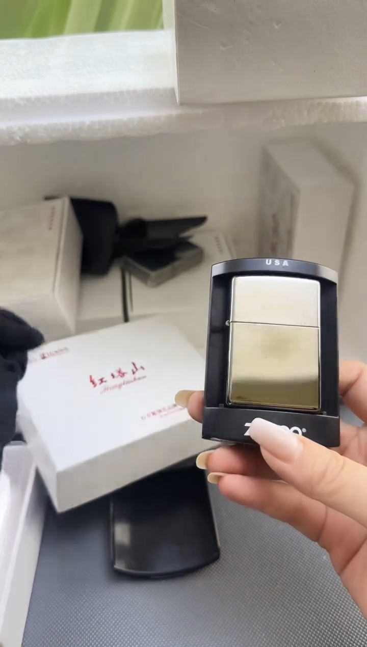 煤油打火机塔山纪念