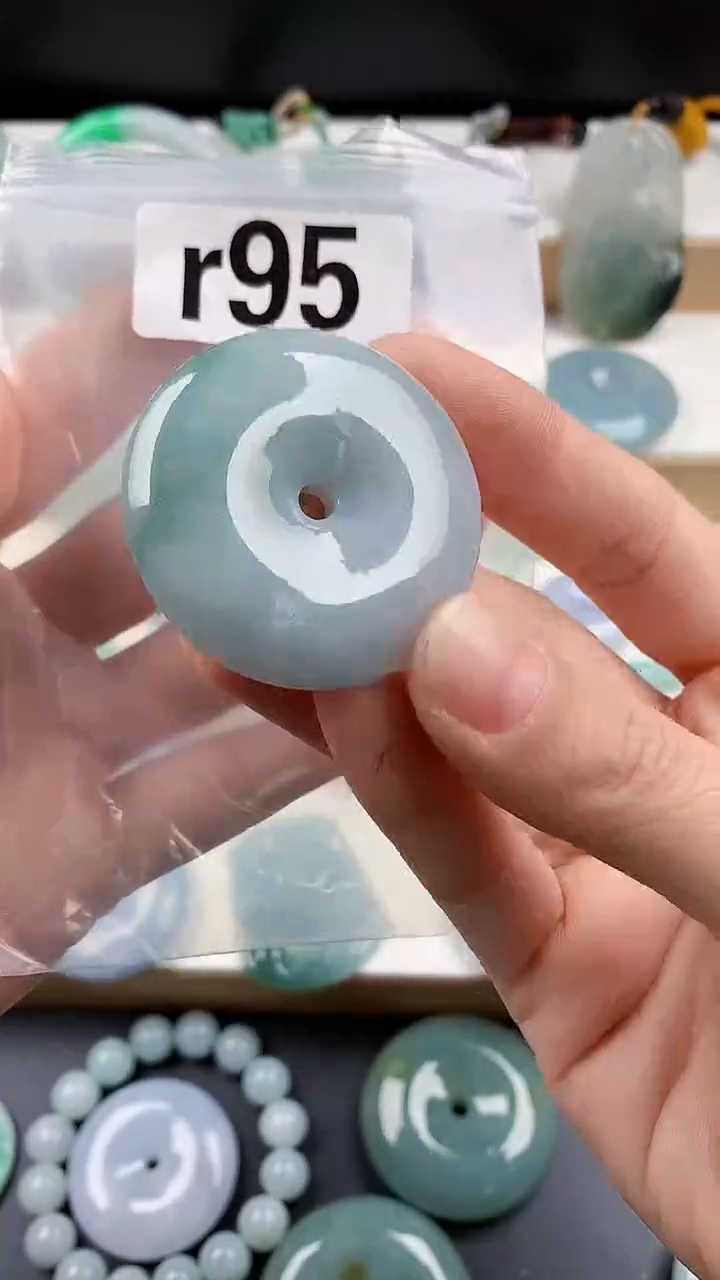 颈饰未镶嵌翡翠天然翡翠吊坠挂件