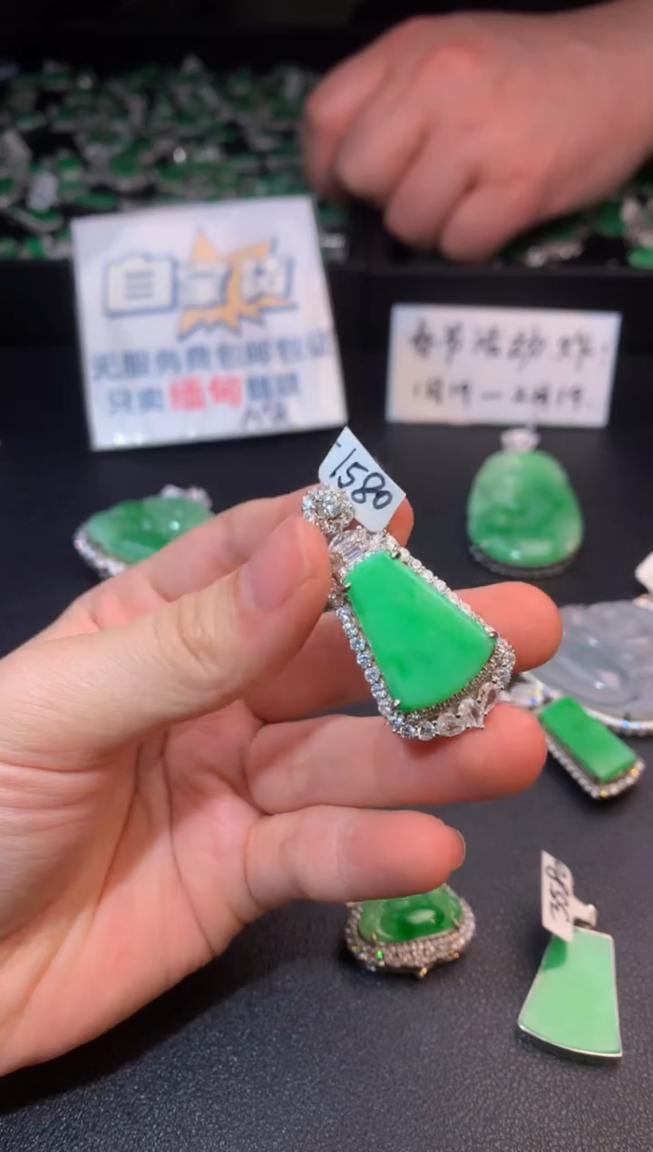 【闪购商品】翡翠颈饰银S925镶嵌翡翠