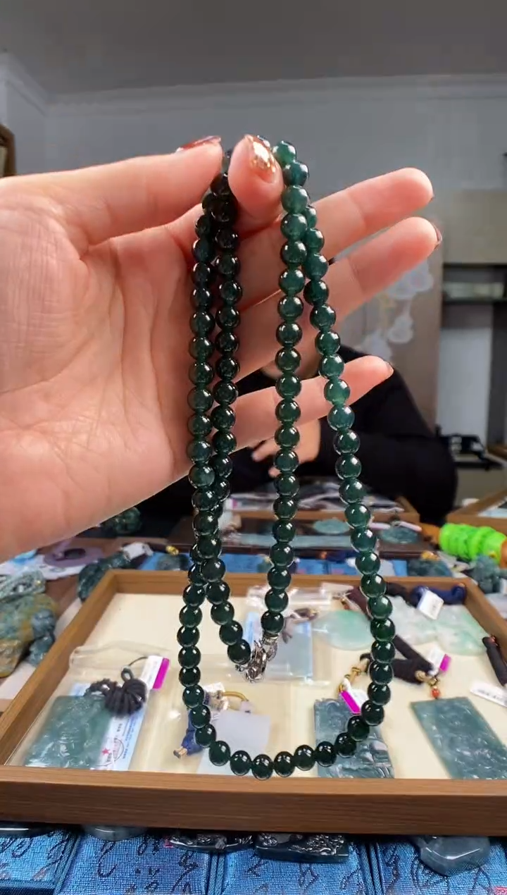 颈饰未镶嵌翡翠龚***姐 多样性发其一