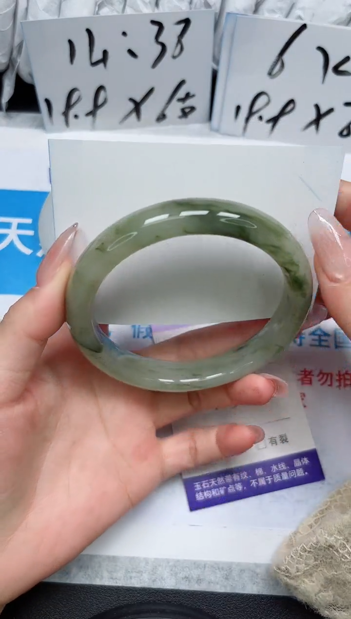 【闪购商品】石英质玉手镯未镶嵌45