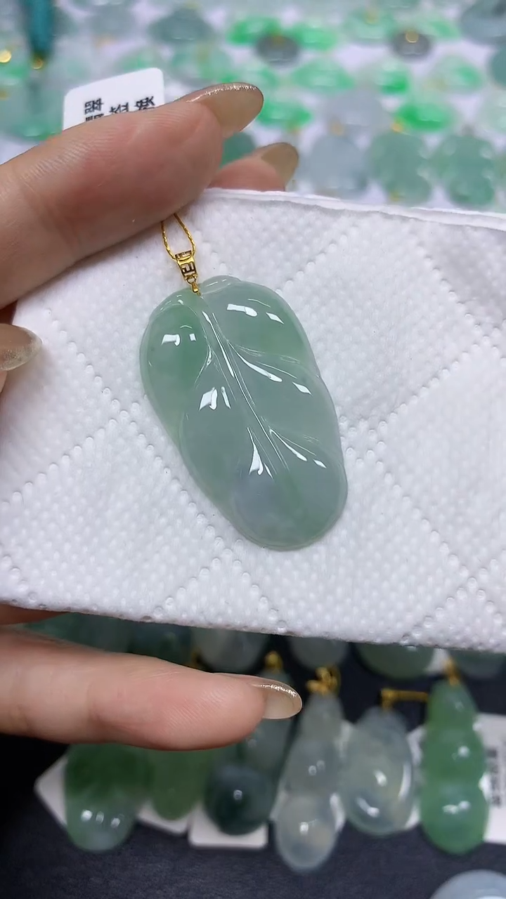 颈饰18K金镶嵌翡翠A货