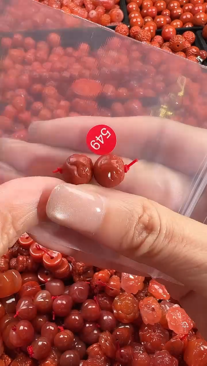 颈饰未镶嵌南红玛瑙1