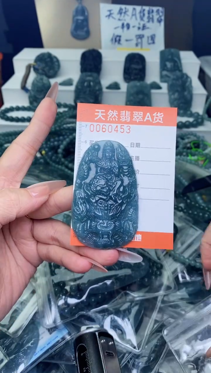 翡翠未镶嵌颈饰````````````