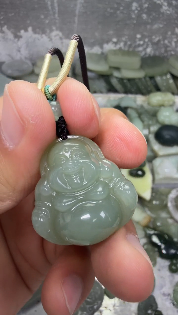 颈饰未镶嵌和田玉佛