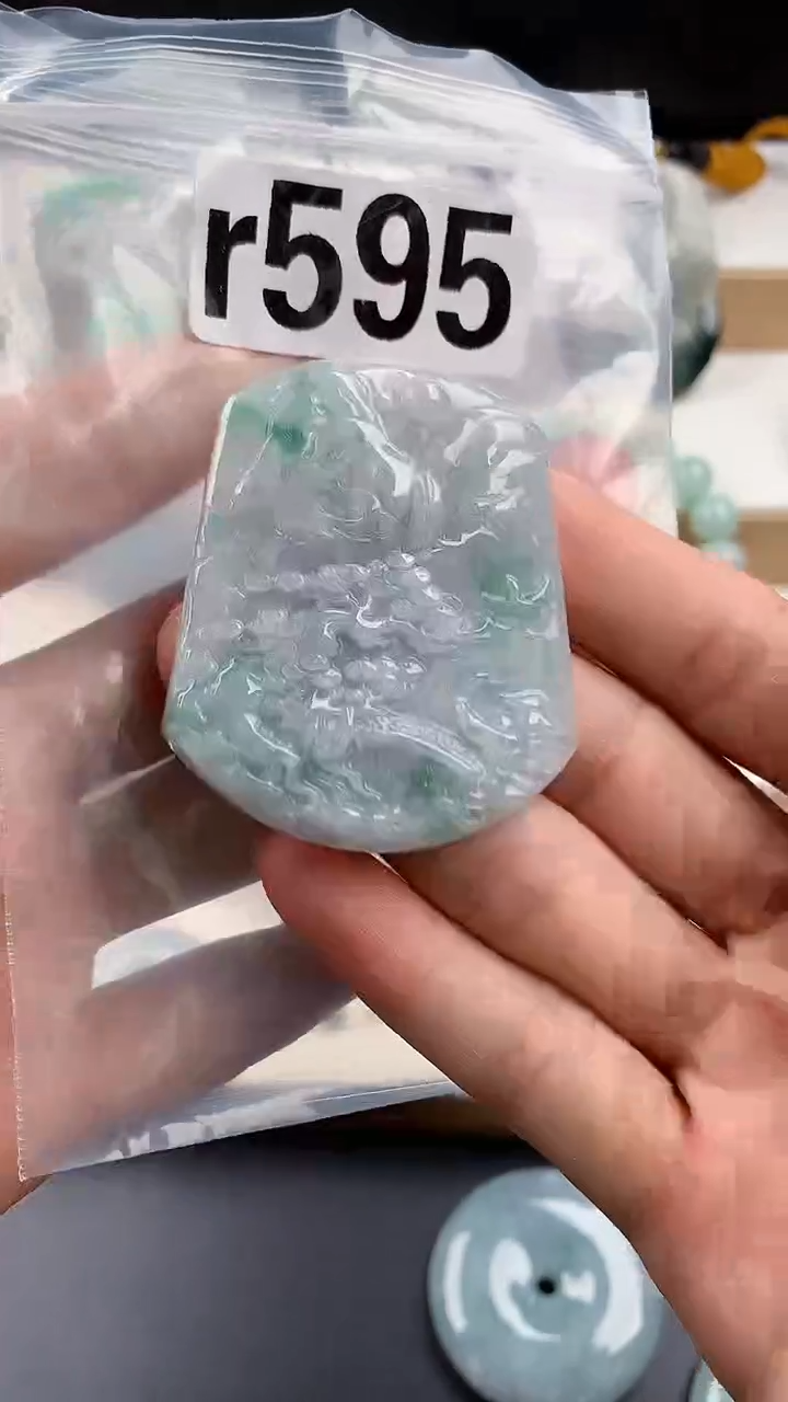 颈饰未镶嵌翡翠天然翡翠吊坠挂件