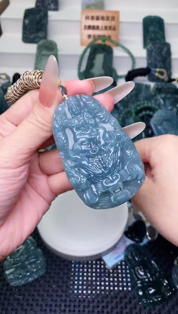 颈饰未镶嵌翡翠 