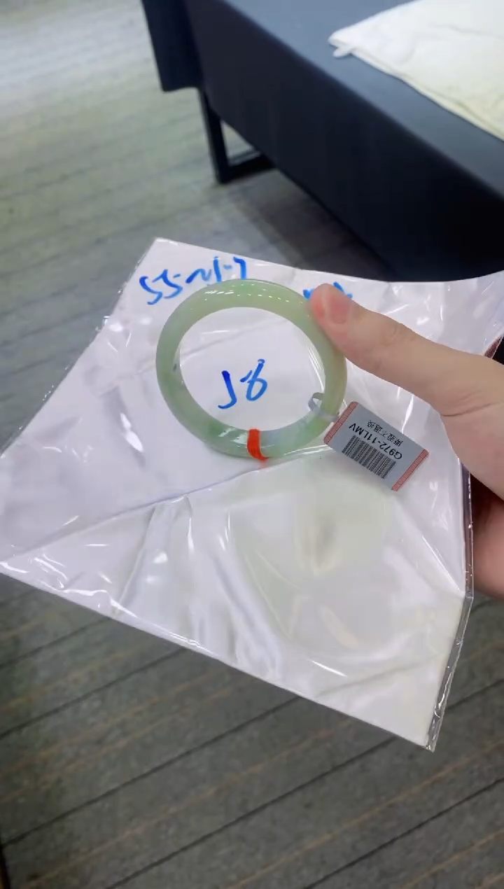 【闪购商品】翡翠手镯未镶嵌           