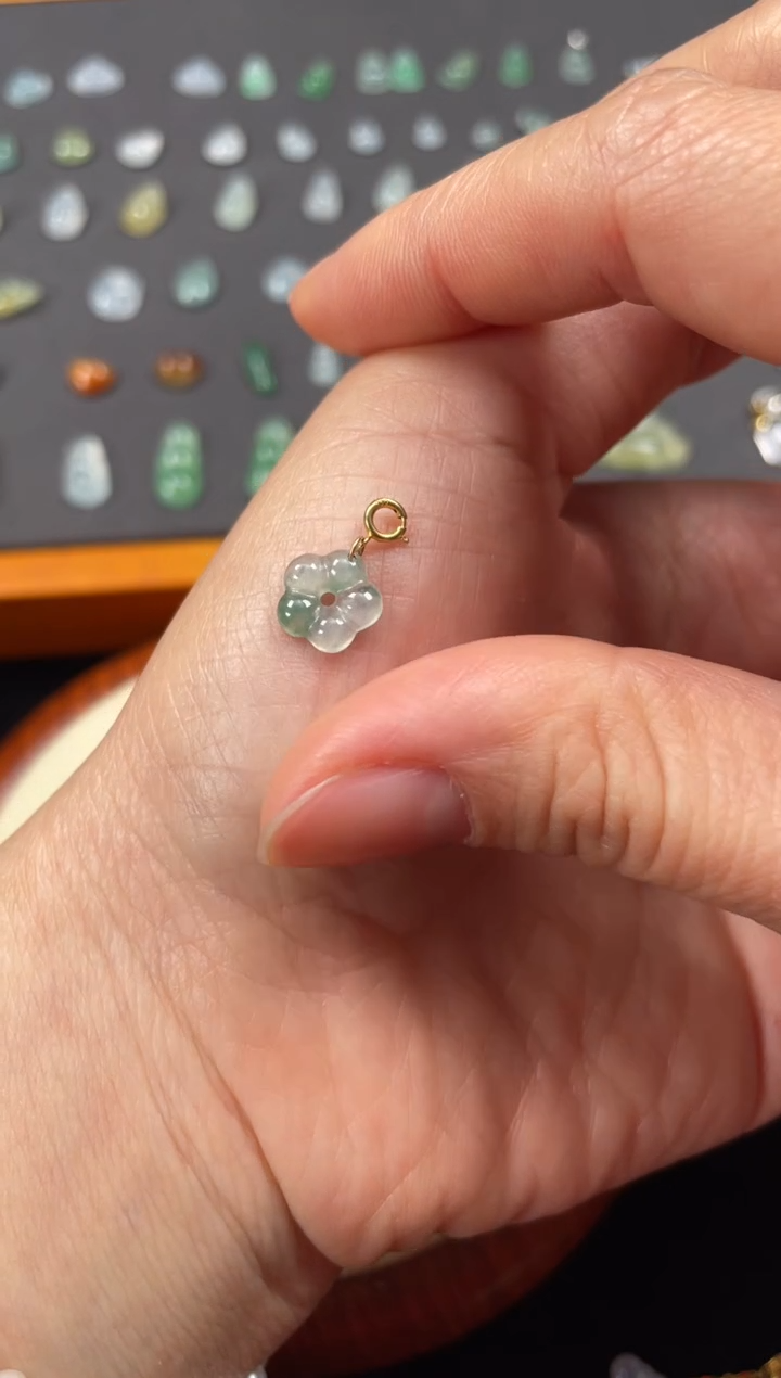 吊坠(不含链)18K金镶嵌翡翠一个  JK261