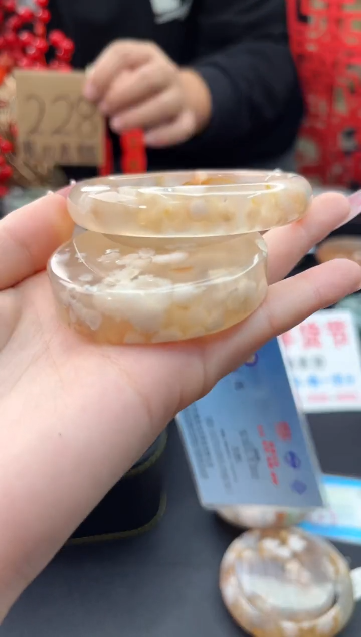 【闪购商品】石英质玉手镯未镶嵌赠送镯心（57圈口）