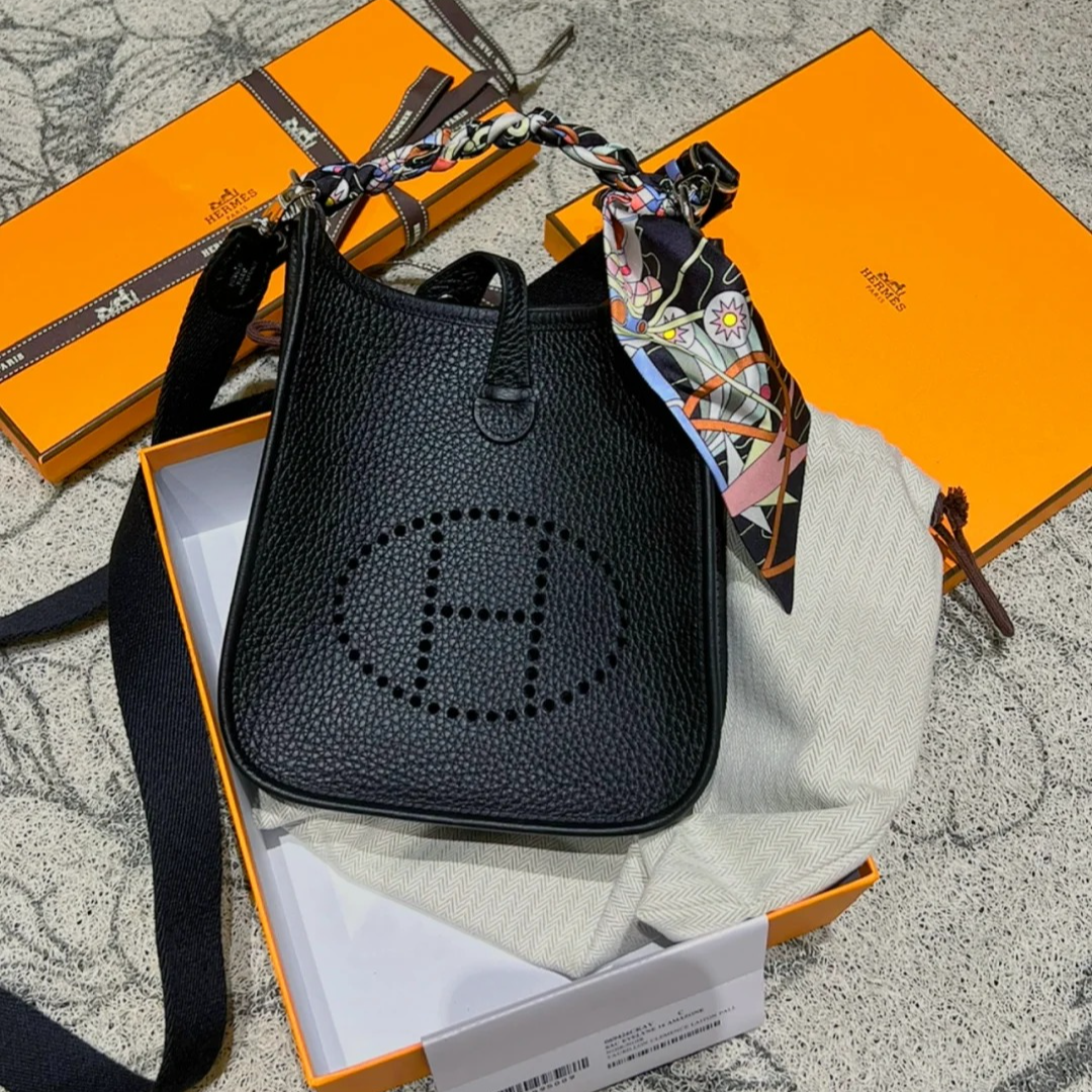 99新 Hermes/爱马仕 小花JerryEvelyne Mini 16 89黑色 U刻包
