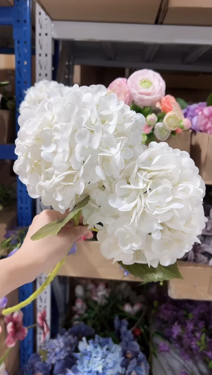 2枝白色手感绣球