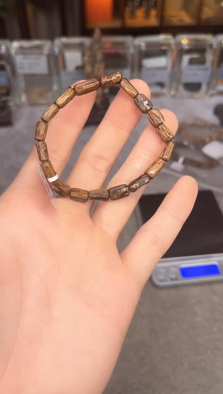 【闪购商品】沉香手串82号沉水国香多样性发货1条