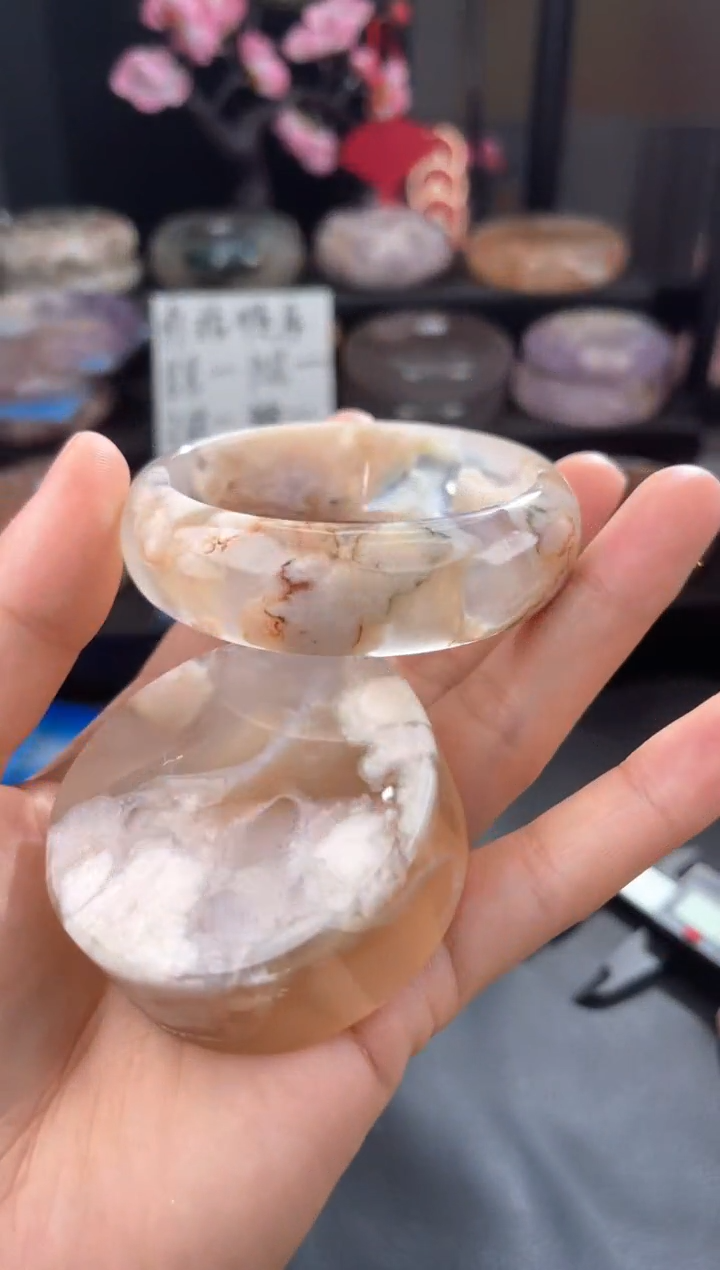 【闪购商品】石英质玉手镯未镶嵌55