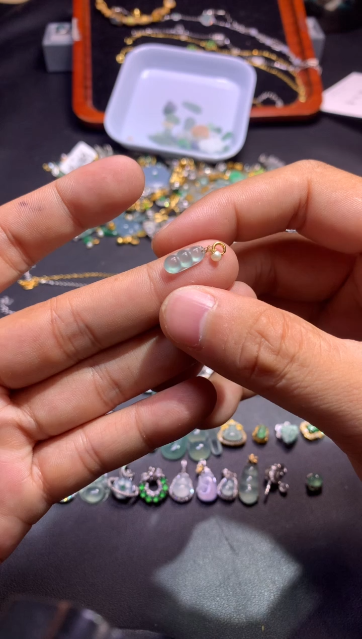 翡翠18K金镶嵌吊坠(不含链)1