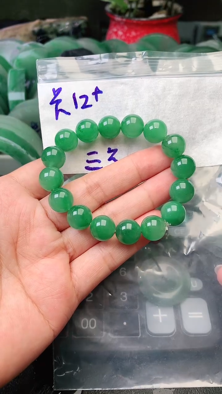 定制石英质玉（非洲翠）手串