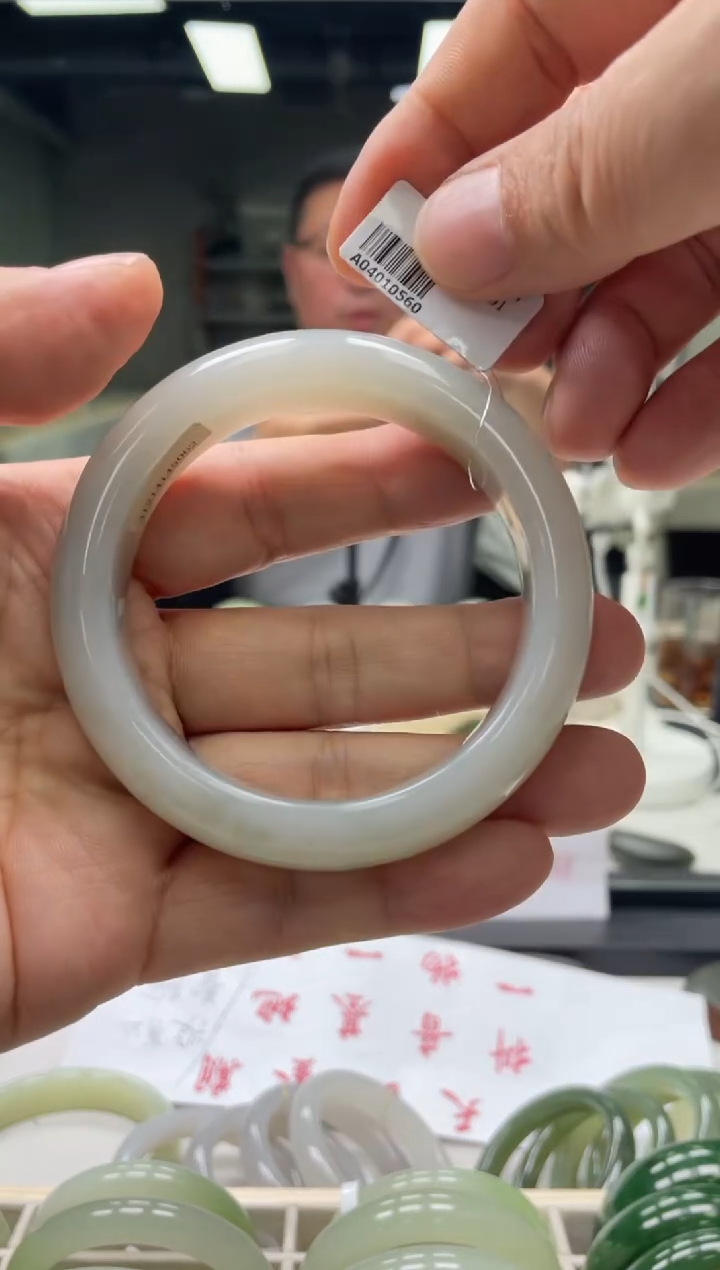 【闪购商品】和田玉手镯未镶嵌编码 0560圈口60-61