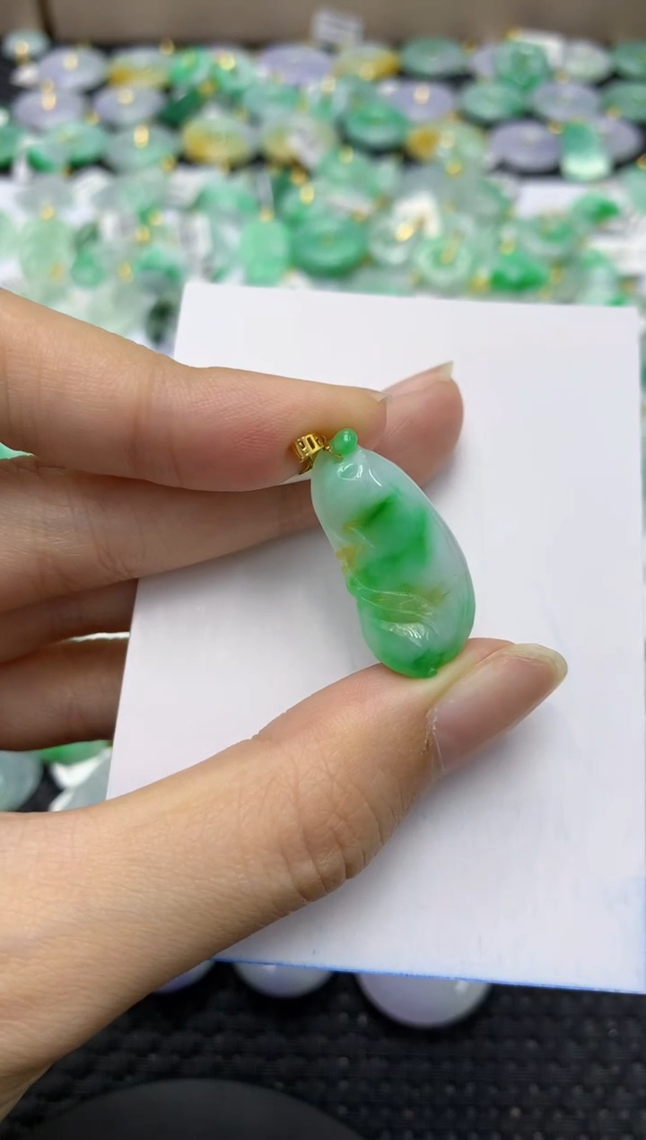 翡翠18K金镶嵌颈饰天然缅甸翡翠A货