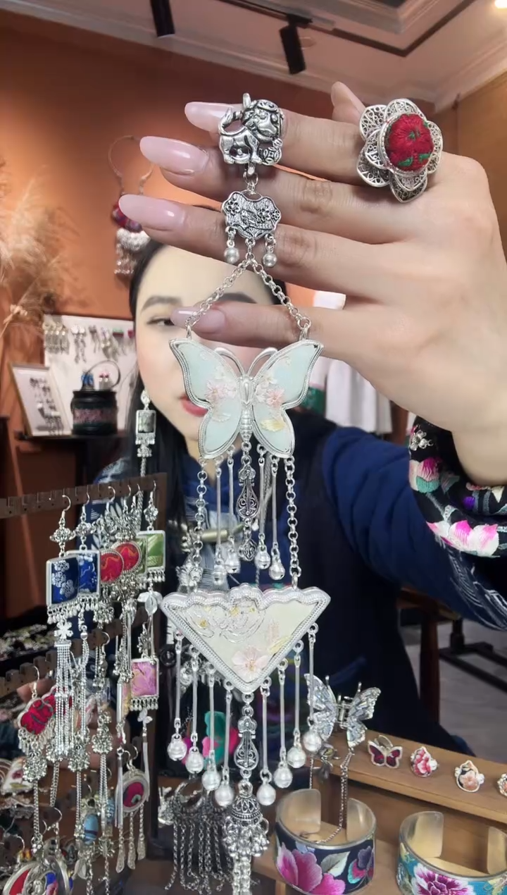 【闪购商品】刺绣纯手工民族风压襟