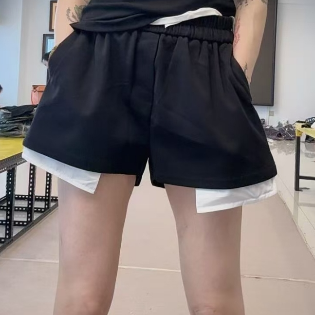 百搭款黑色假两件短裤