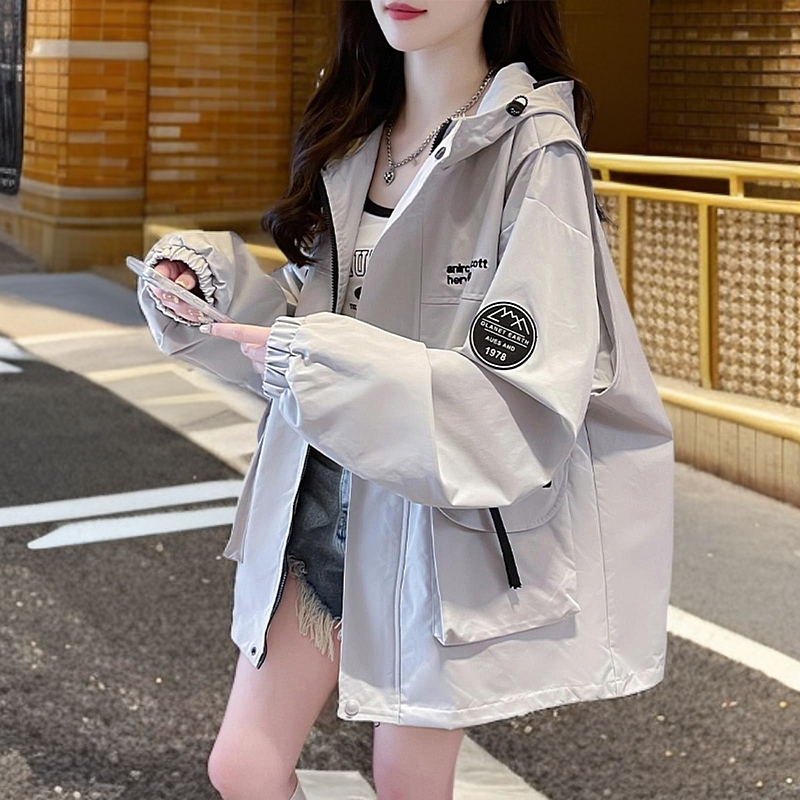 美式冲锋衣外套女2025春秋新款设计感宽松大码学生连帽工装夹克潮