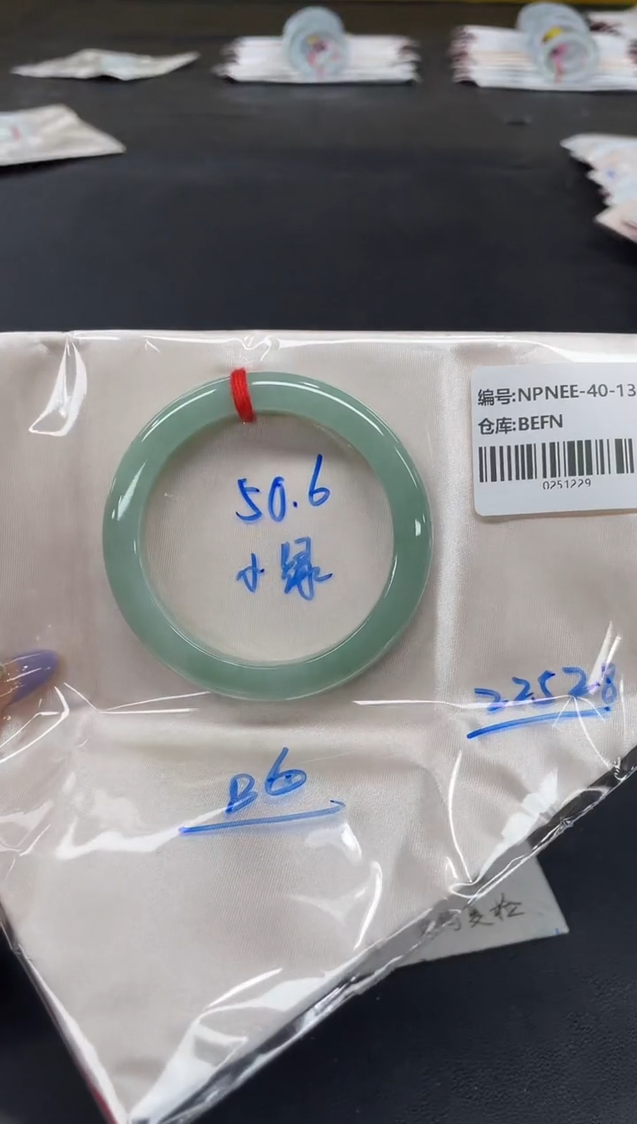 未镶嵌手镯翡翠翡翠手镯