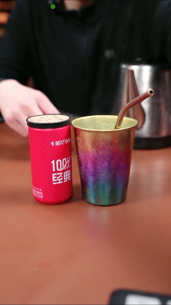 辉哥粉丝福利 渐变色可乐杯+吸管+一罐
