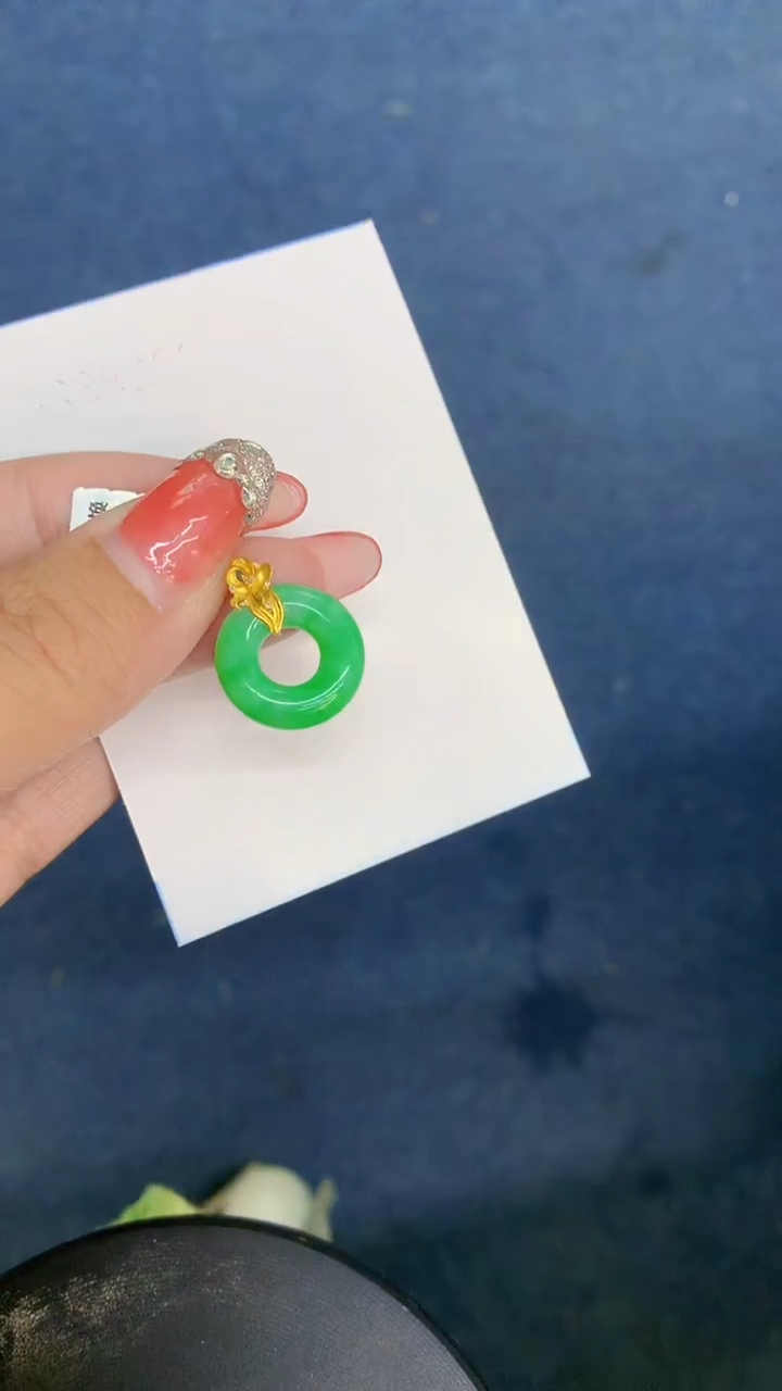 颈饰18K金镶嵌翡翠1