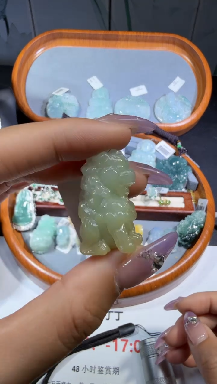 翡翠未镶嵌颈饰125.。。。。