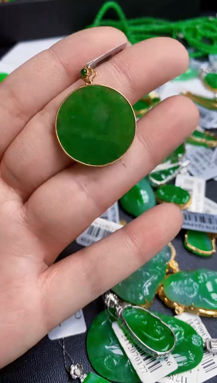 【闪购商品】翡翠颈饰18K金镶嵌吊坠